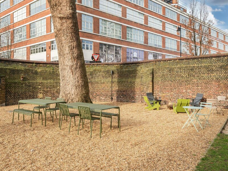 67b5c9e421cd01249923 23.jpg