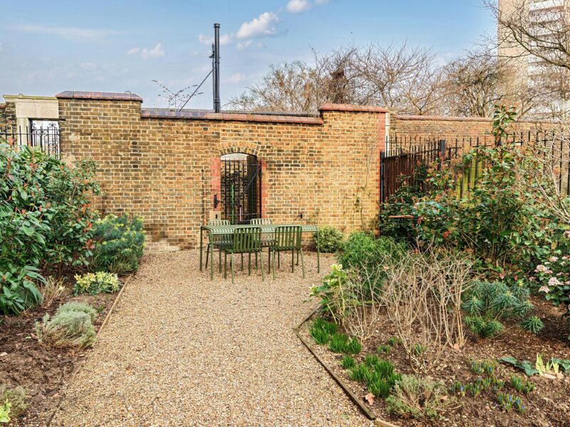 67b5c9e7145101249923 24.jpg