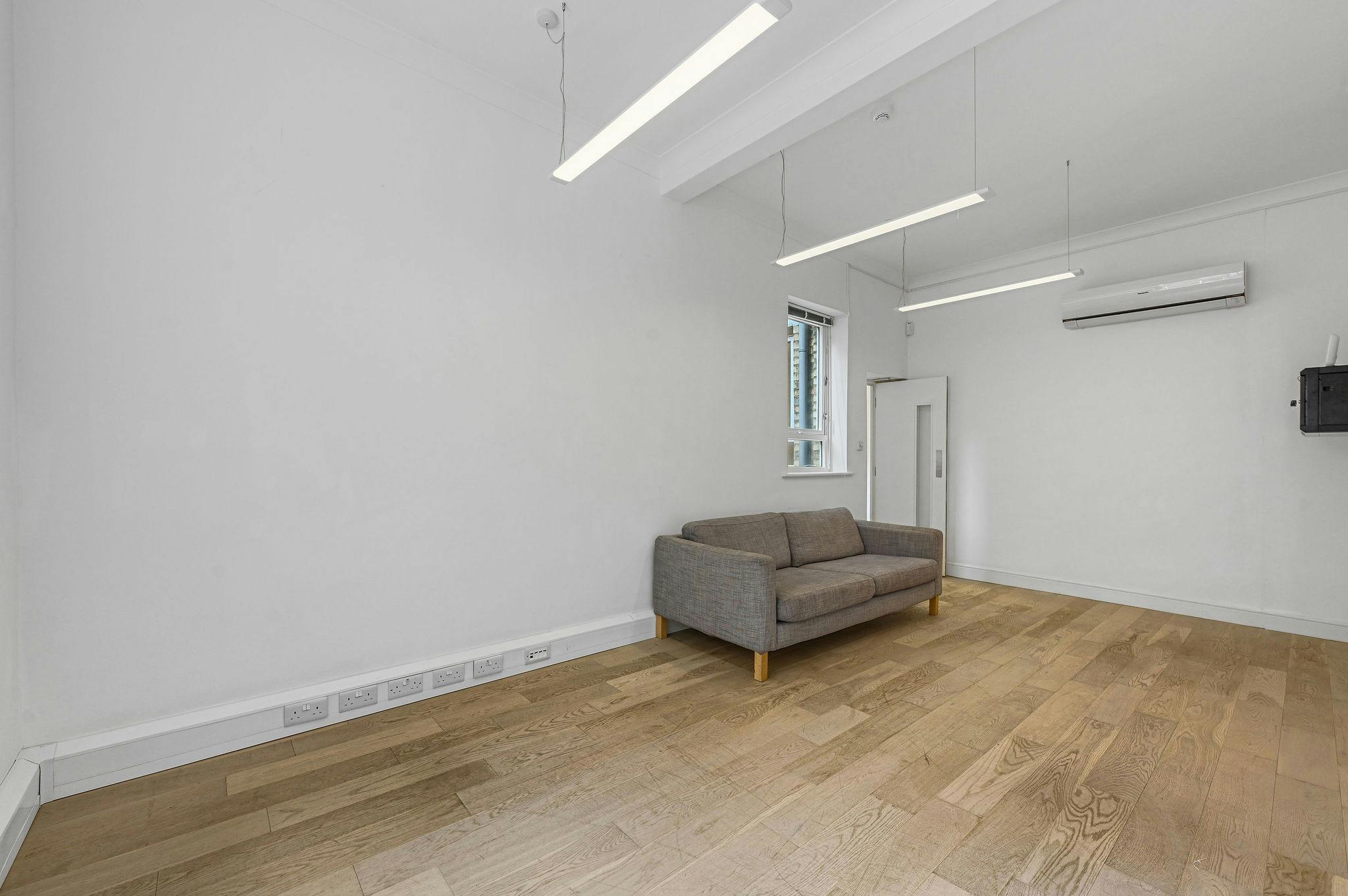 OLBC112ClerkenwellRoad3.JPG