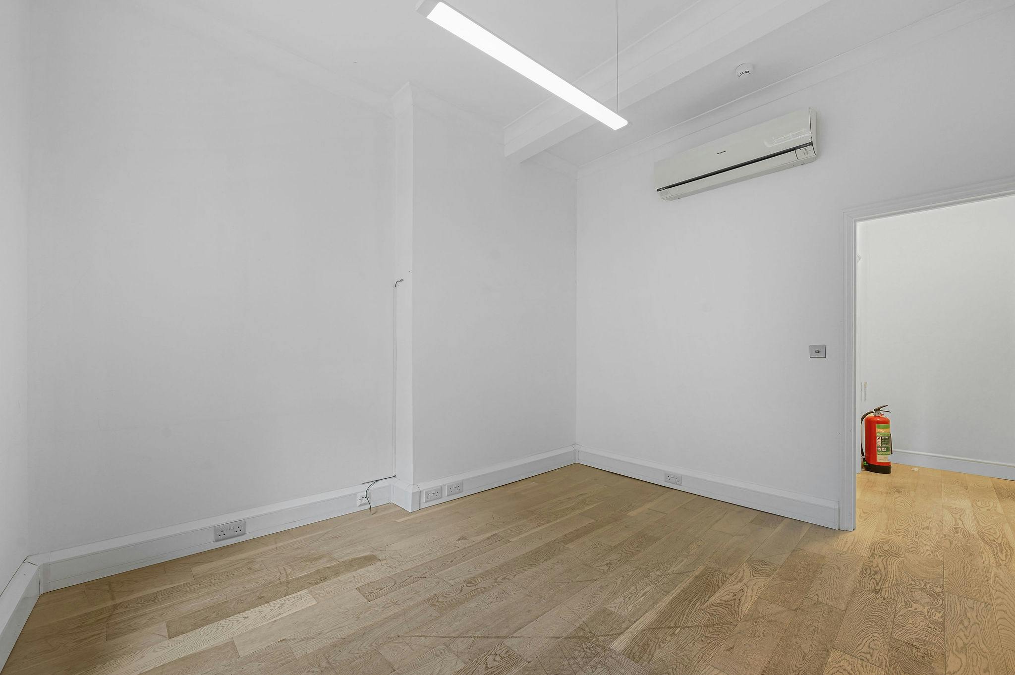 OLBC112ClerkenwellRoad6.JPG