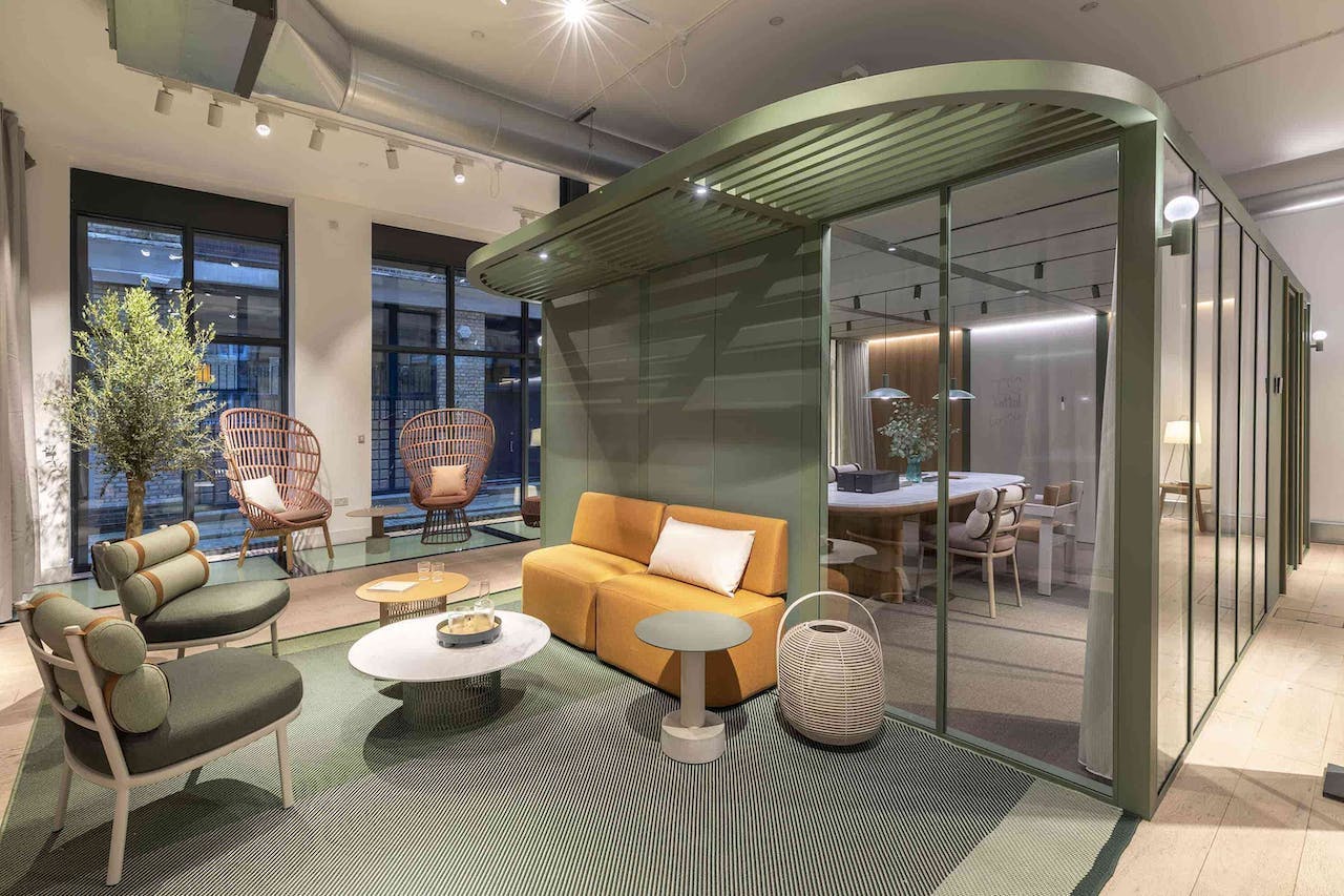 769fad18277171085411fcc5b0789a99kettalopensshowroominlondon_220527065607_7 1.jpg